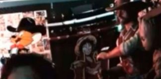 Muñeco Chucky que le regalo Belinda a Nodal se mueve