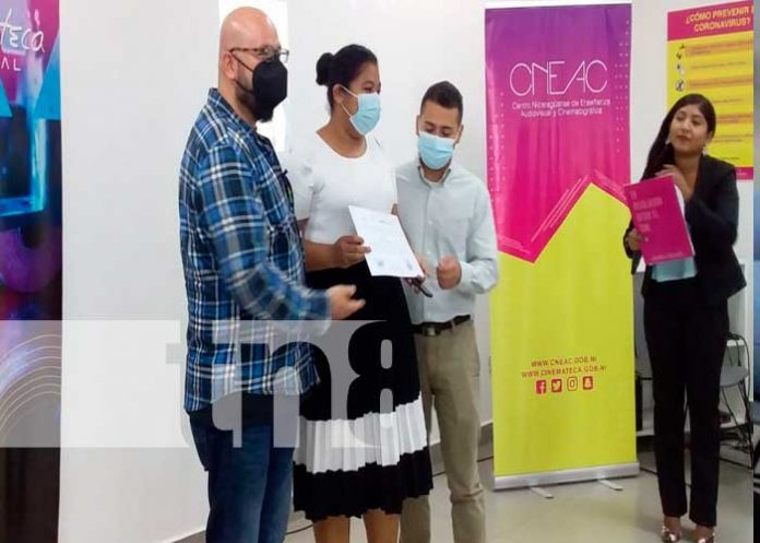 15 Cinemateca Nacional capacita a técnicos para preservar material fílmico