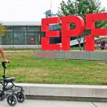 Parapléjicos vuelven a caminar con un implante electrónico Parapléjicos vuelven a caminar con un implante electrónico