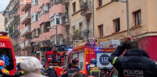 Dos personas se han lanzado por la ventana para huir de las llamas