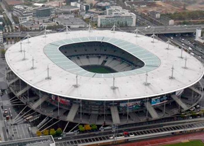 2 La UEFA traslada la final de la Champions de San Petersburgo a París