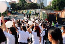 Asesinan a estudiante de 15 años por robarle el celular en Colombia Asesinan a estudiante de 15 años por robarle el celular en Colombia