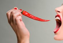 Peligros que ocasionan la comida con mucho picante Peligros que ocasionan la comida con mucho picante.
