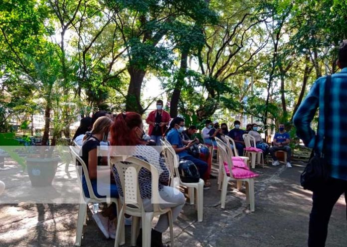 Jóvenes en Managua aprenden técnicas para mejorar su voz
