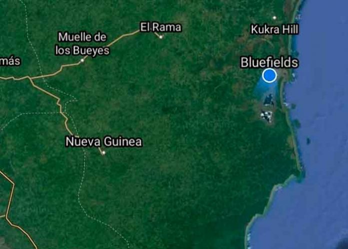 Vehículo le pasa las llantas sobre la cabeza a un joven de Bluefields