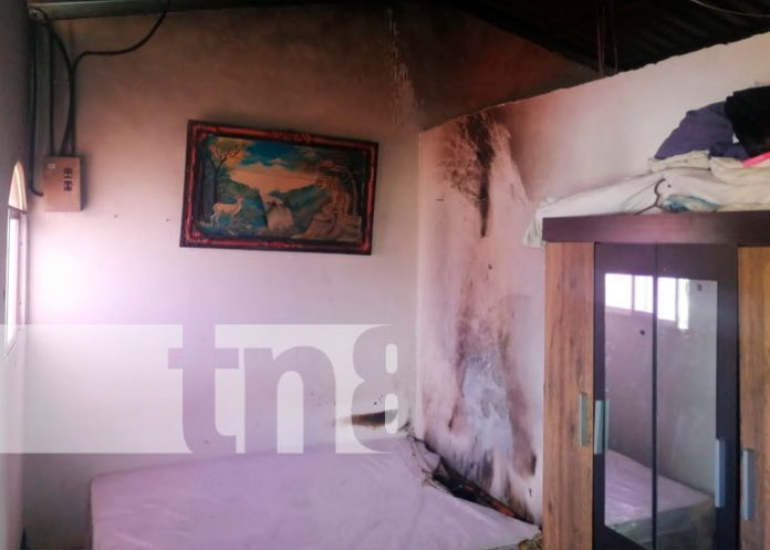 Gracias al actuar de bomberos de Juigalpa, el incendio no pasó a más