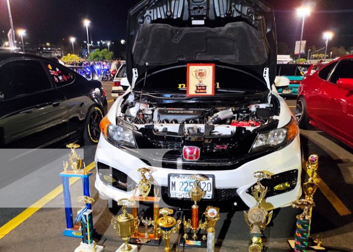3 Exhibición de autos modificado en el estadio de beisbol Managua