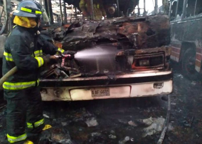 Bus incendiado en Honduras por extorsión