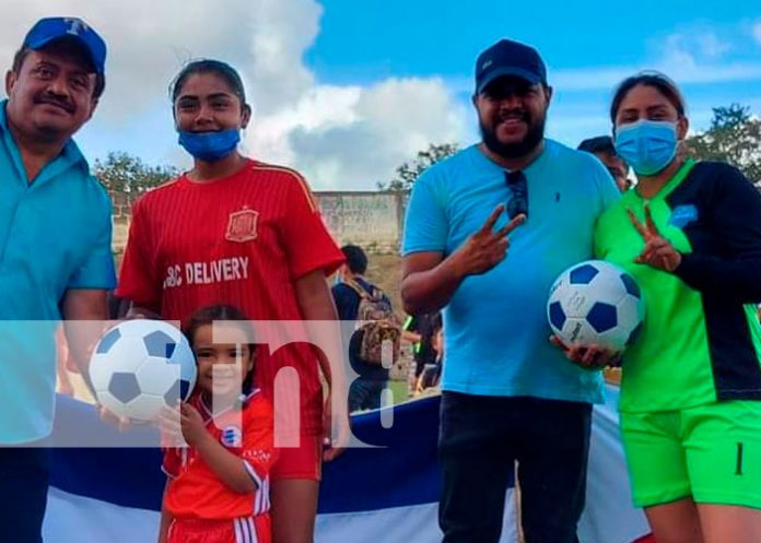 3 Mujeres son protagonistas en las ligas de fútbol en Carazo