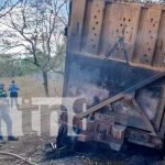 Rastrada cargada de caña se incendia en Carazo
