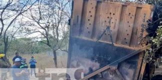 Rastrada cargada de caña se incendia en Carazo