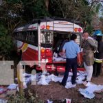 Bus se estrella contra árboles y deja lesionados en Comalapa, Chontales
