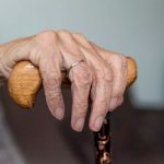 Anciana en Italia pasó dos años sentada en su silla, pero ya muerta