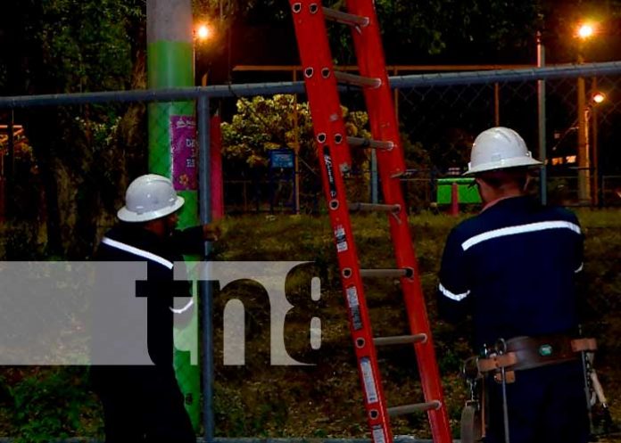 ENATREL rehabilita alumbrado público en barrios de Managua