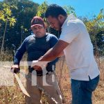 Productor cosecha bono de yuca INTA