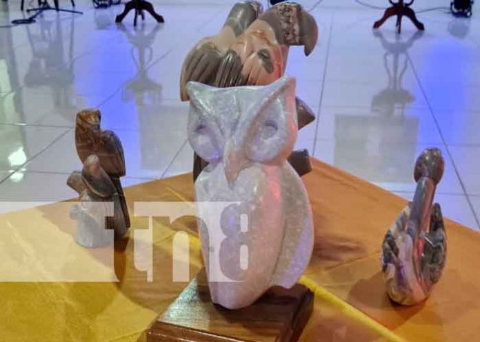 4 Exhiben esculturas en el espacio de arte