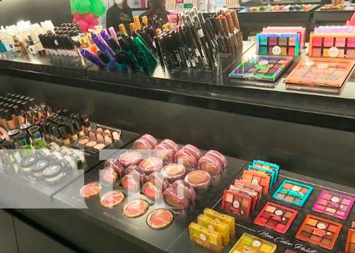 Inauguran quinta tienda de Variedades Ivette en Plaza Natura, Managua