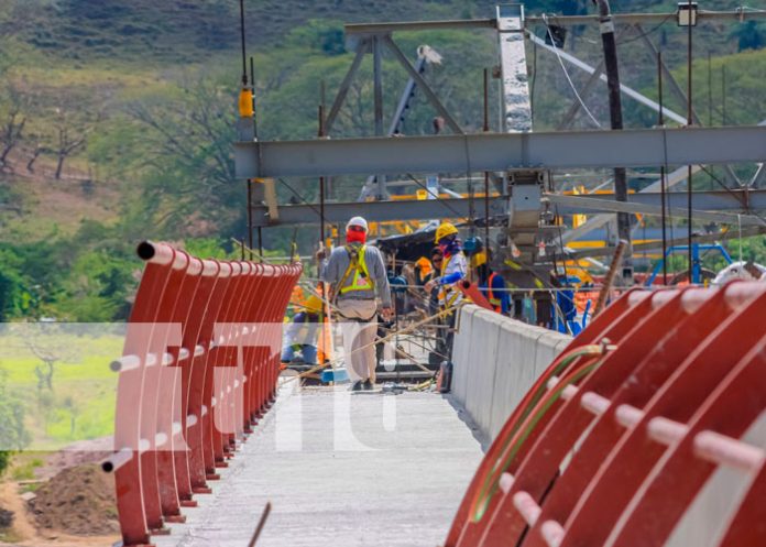 Avanza construcción de puente que unirá Wiwillí y Jinotega
