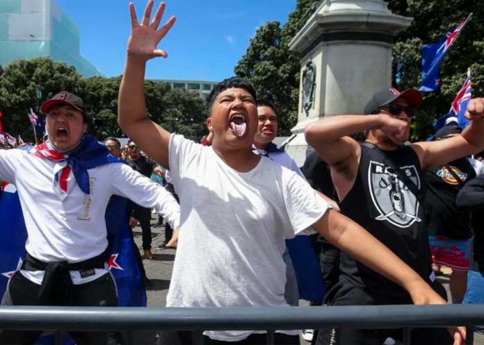 Protestas se instalan en Nueva Zelanda en contra de las vacunas