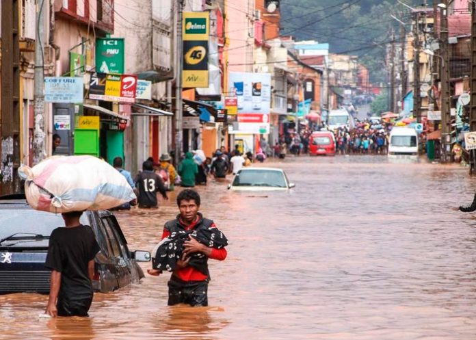 (Video) Poderoso ciclón en el Océano Índico amenaza Madagascar