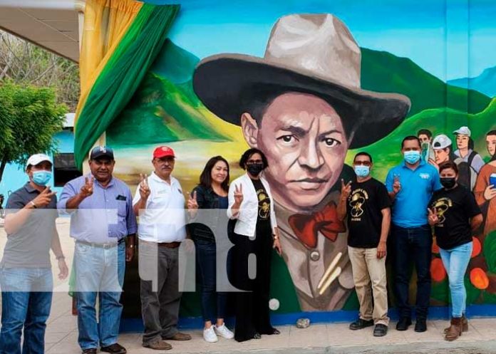 Mural que expresa la lucha antiimperialista del General Augusto César Sandino en Ocotal