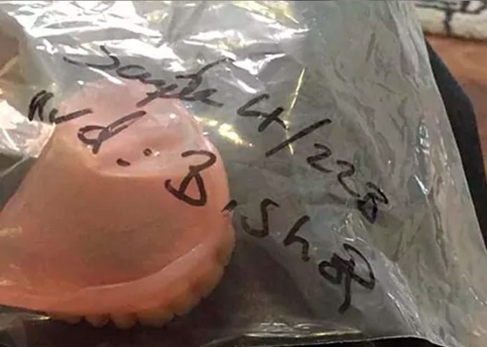 Ciudadano británico recupera su dentadura postiza