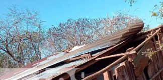 Vivienda en peligro de caer en Carazo