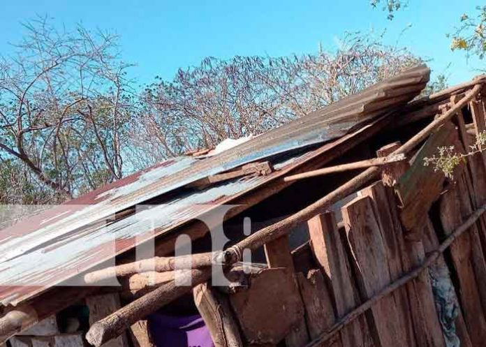 Vivienda en peligro de caer en Carazo