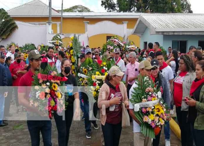 Carazo rinde homenaje a Sandino