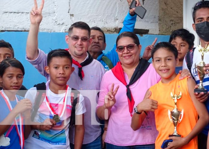 6 Ofrenda florales en tumbas de héroes