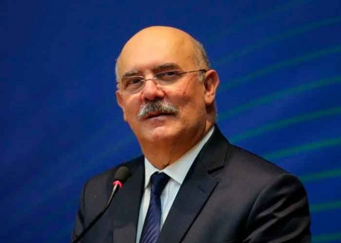 Denuncian por homofobia al ministro de Educación de Brasil