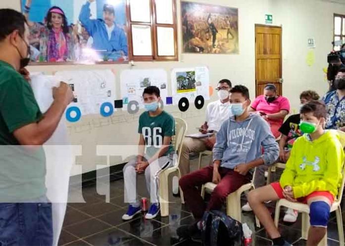INAFOR imparte charla a jóvenes