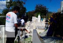 Flores al Comandante Camilo Ortega a sus 44 años del paso a la inmortalidad Celebran el 44 aniv. del ascenso a la inmortalidad del comandante Camilo Ortega