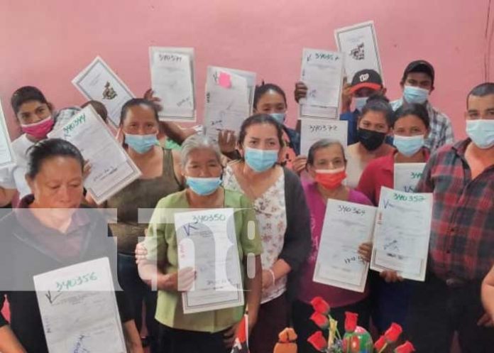 Entrega-de-titulos-portada Entrega de títulos a pobladores de Río Blanco