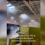 Por ‘muerto de hambre’, casi se quema hasta la vida en México ¡VIDEO! Oficinista casi incendia el edificio en México