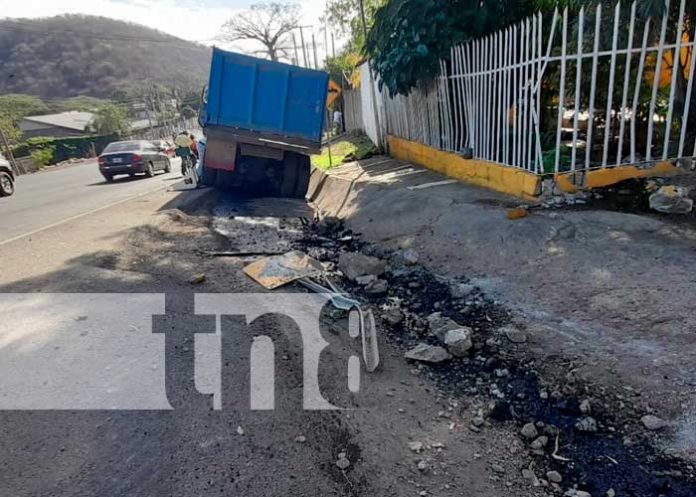 Accidente de tránsito en la Cuesta El Plomo