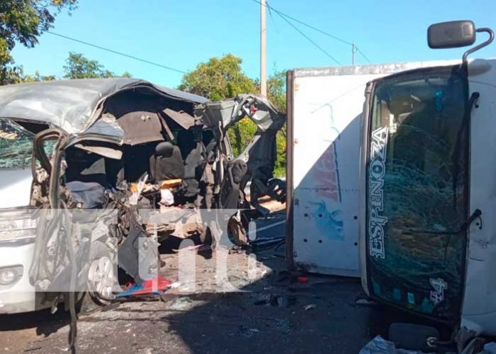 Escena del aparatoso accidente de tránsito en Crta. a Nagarote