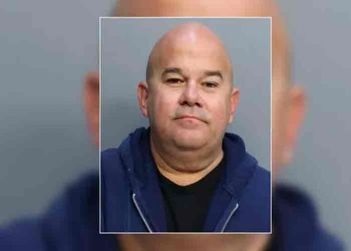 Arrestan a un exproductor de Univisión, Enrique Albis-Masot, por agresión