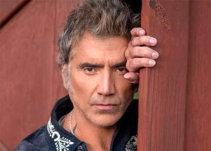 Alejandro Fernández cambia una vez más su look y le llueven halagos