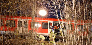 Choque de trenes en Alemania deja un muerto y al menos 10 heridos