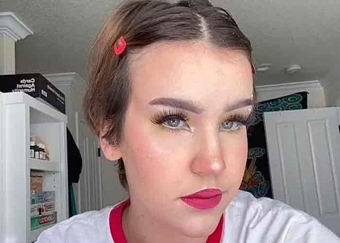 Joven revela extraña reacción sexual que la deja con parálisis facial