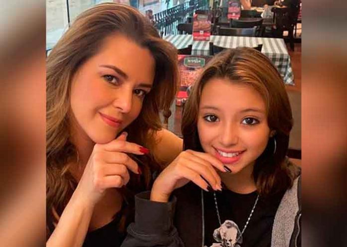 alicia-machado- Hija de AliciAlicia Machadoa Machado pide cirugía de senos como regalo de XV años