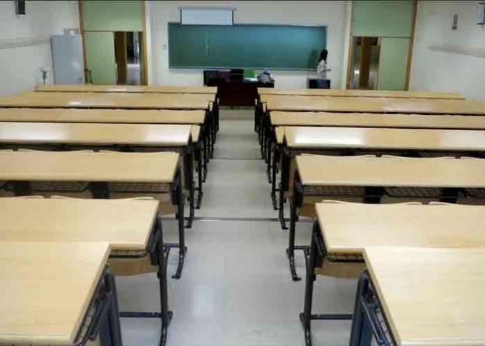 alumna-ataca- Frustrada alumna atacó con una navaja a profesora porque no aprobó el año