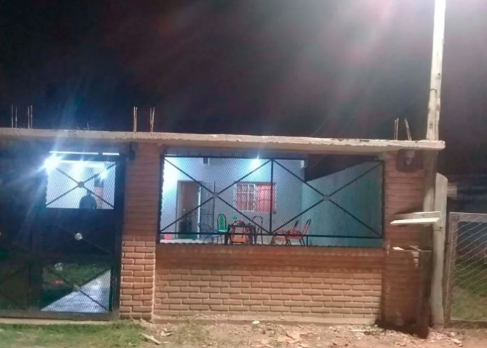 Terror en Argentina: Le pasan la cuenta y se toman selfie con el cadáver