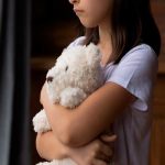 Pena máxima a padre que violó y embarazó a su hija en Bolivia Niña es violada por su padre en Bolivia