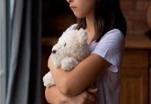 Pena máxima a padre que violó y embarazó a su hija en Bolivia Niña es violada por su padre en Bolivia