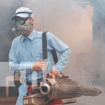 MINSA aplica BTI y fumiga 600 viviendas en barrio Ayapal, Managua Aplicación de BTI y fumigación en barrios de Managua