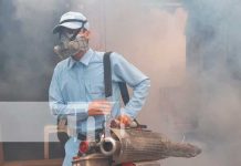 MINSA aplica BTI y fumiga 600 viviendas en barrio Ayapal, Managua Aplicación de BTI y fumigación en barrios de Managua