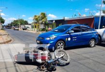 Taxista irrespeta señal de tránsito y provoca accidente en Managua Taxista irrespeta señal de tránsito y provoca accidente en Managua