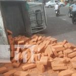 Camión con materiales de construcción se da vuelta en Boaco Accidente de tránsito con camión en Boaco